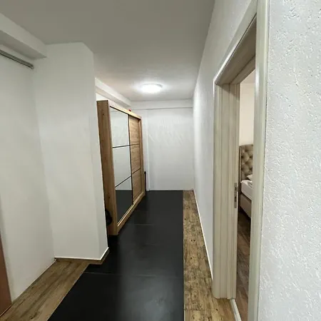 Daire Cezar 3 Podgoriçe